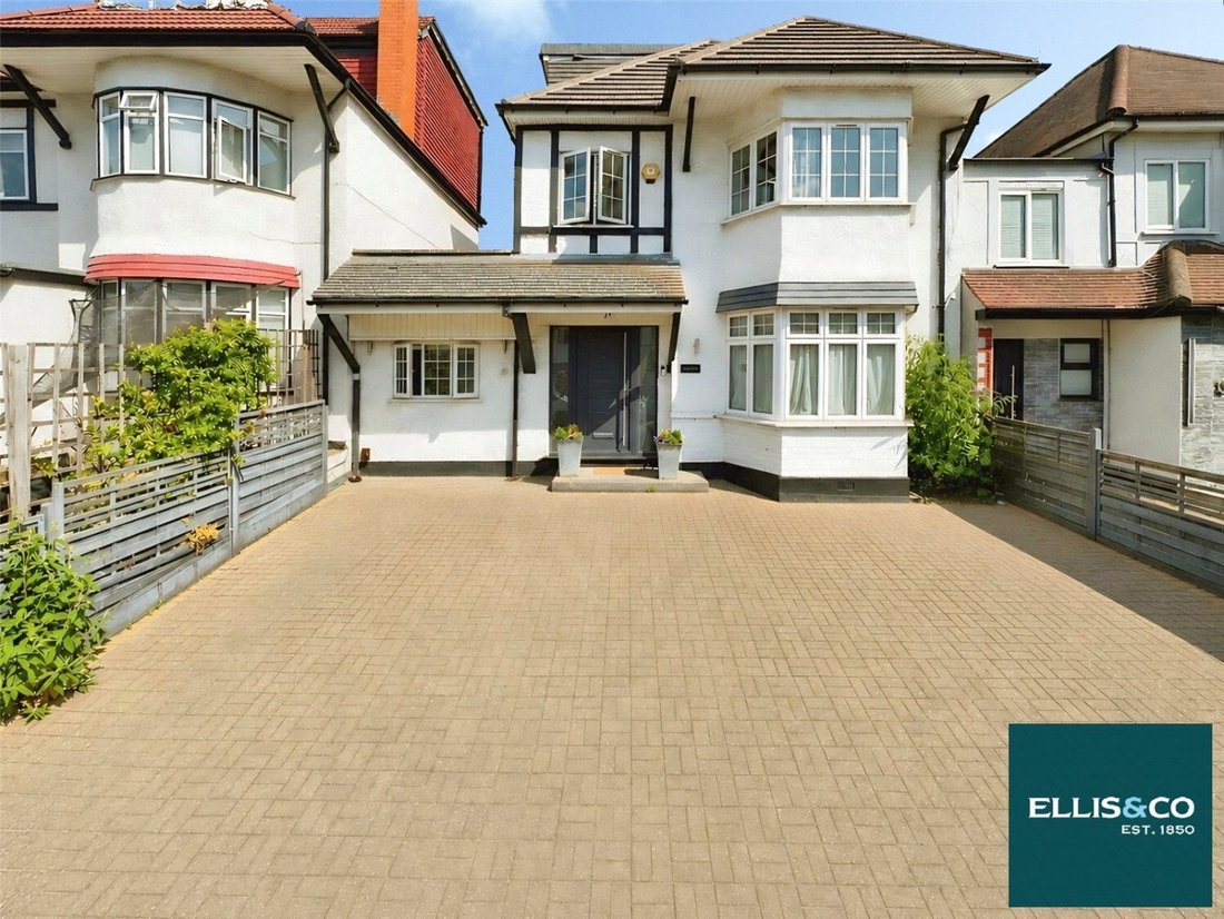 House in Barnet, England 1 - 18692216