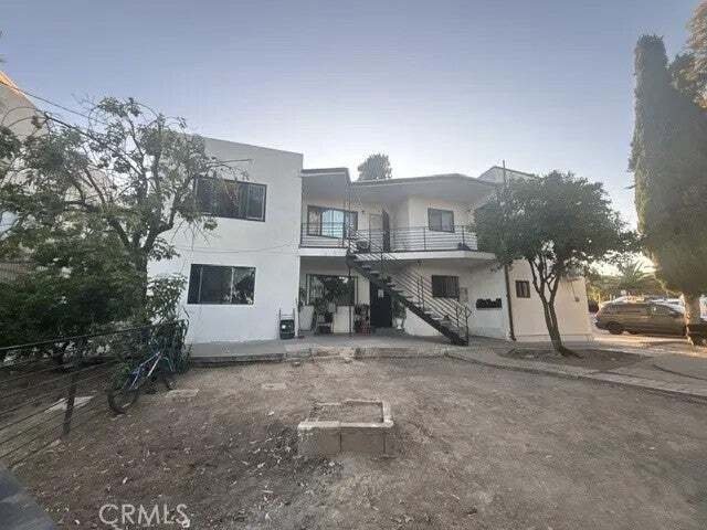 Los Angeles, California, United States 1 - 18692524