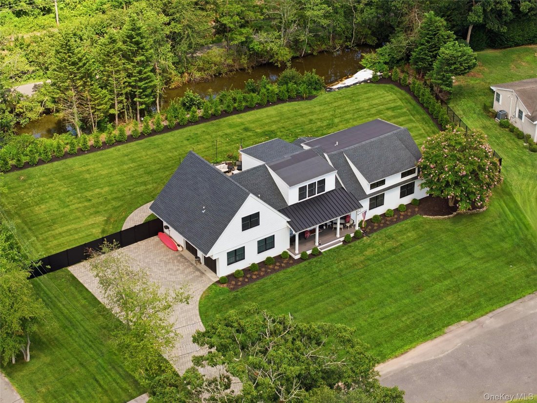 House in West Sayville, New York, United States 1 - 18692242