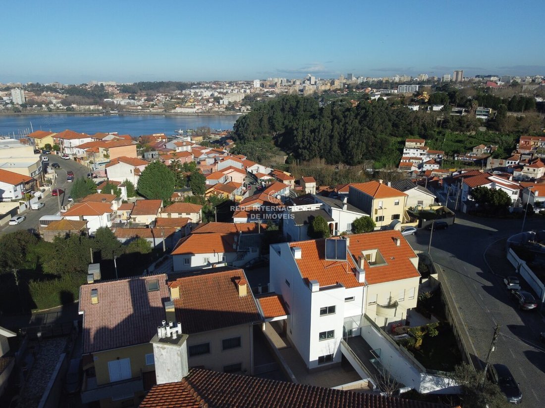 Casa a Mafamude e Vilar do Paraiso, Oporto, Portogallo 2 - 18515876