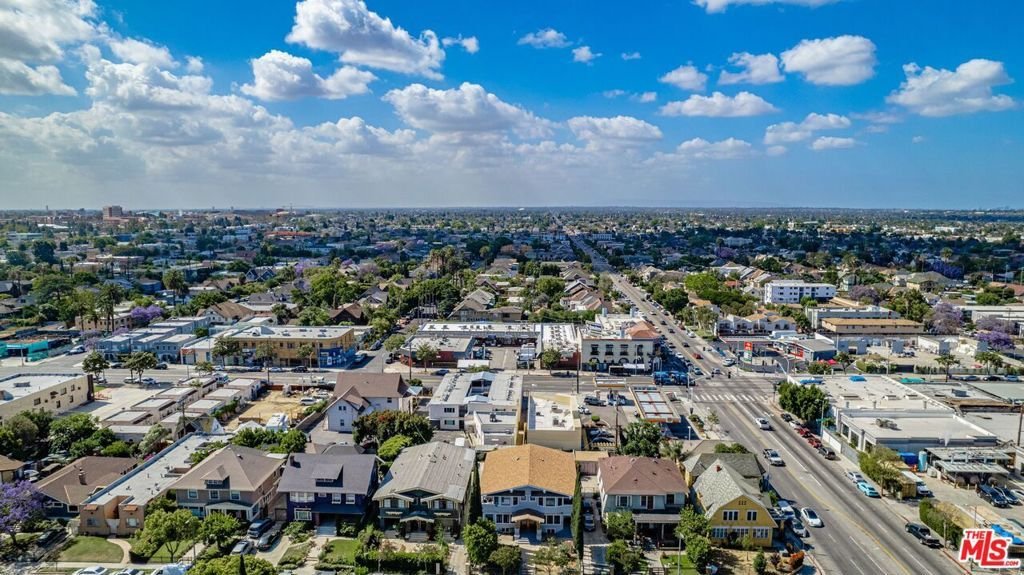 Los Angeles, California, United States 1 - 18692342
