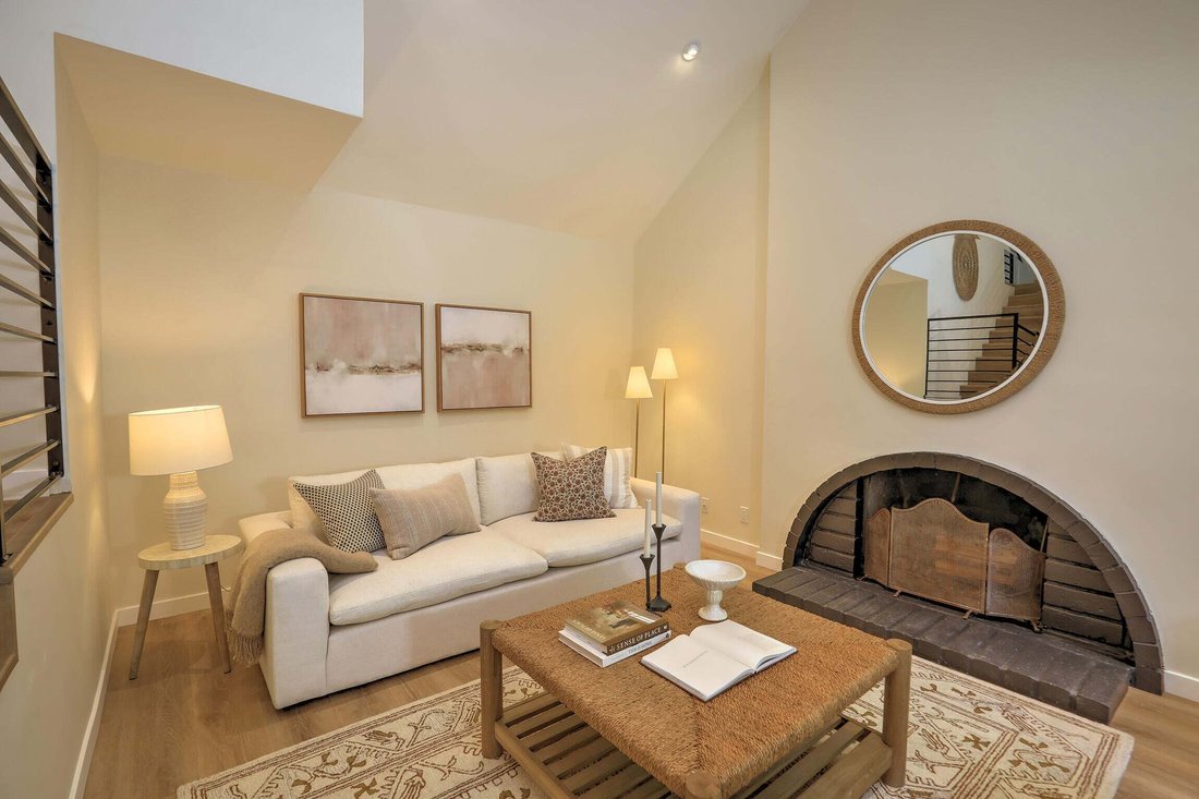 Condo in Santa Barbara, California, United States 4 - 18692072