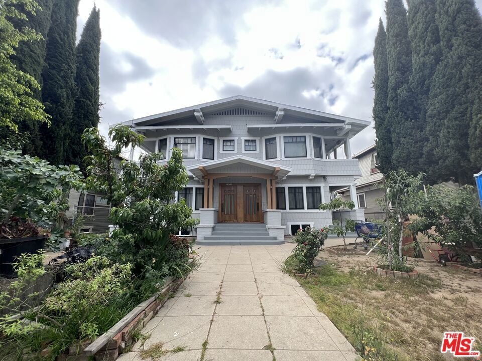 Los Angeles, California, United States 5 - 18692342