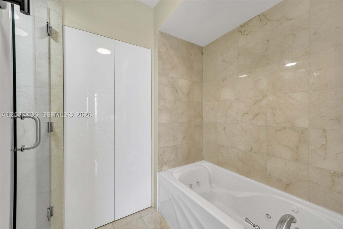 Condo in Miami Beach, Florida, United States 3 - 18692255