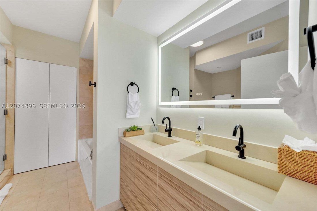 Condo in Miami Beach, Florida, United States 2 - 18692255