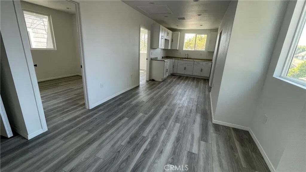 Los Angeles, California, United States 4 - 18692503