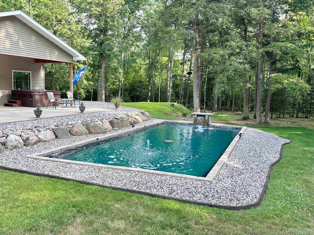 Maison à Iron Mountain, Michigan, États-Unis 3 - 18692277