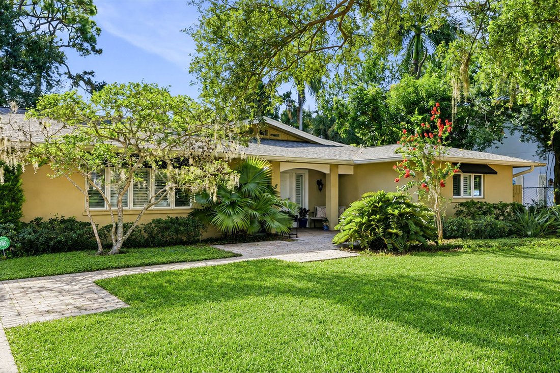 Sarasota, Florida, United States 3 - 18692928
