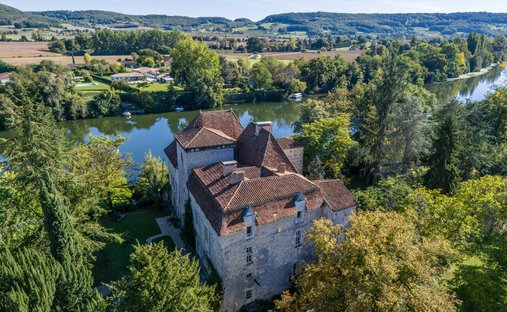 Castle in Penne-d'Agenais, Nouvelle-Aquitaine, France 1
