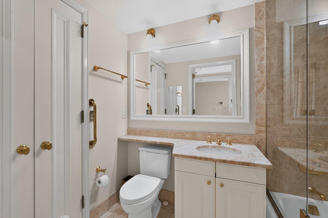 Condo in Washington, District of Columbia, United States 5 - 18692943