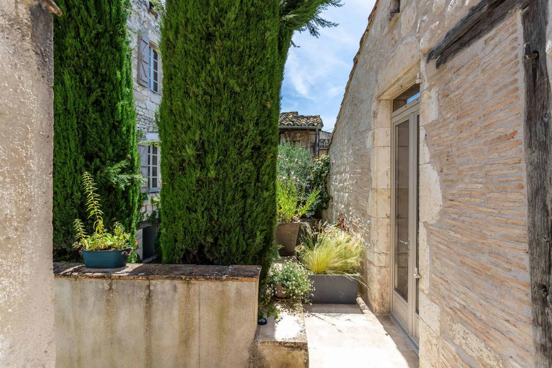 House in Montcuq, Montcuq-en-Quercy-Blanc, France 4 - 18693040