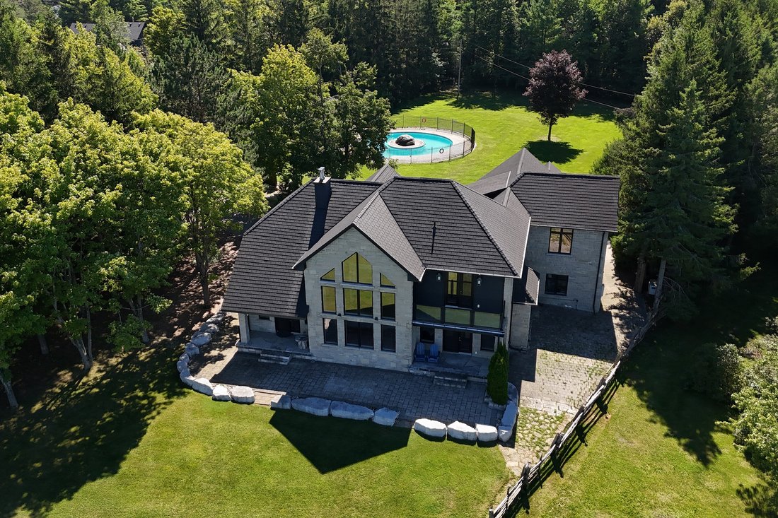 House in Ravenna, Ontario, Canada 2 - 16843085