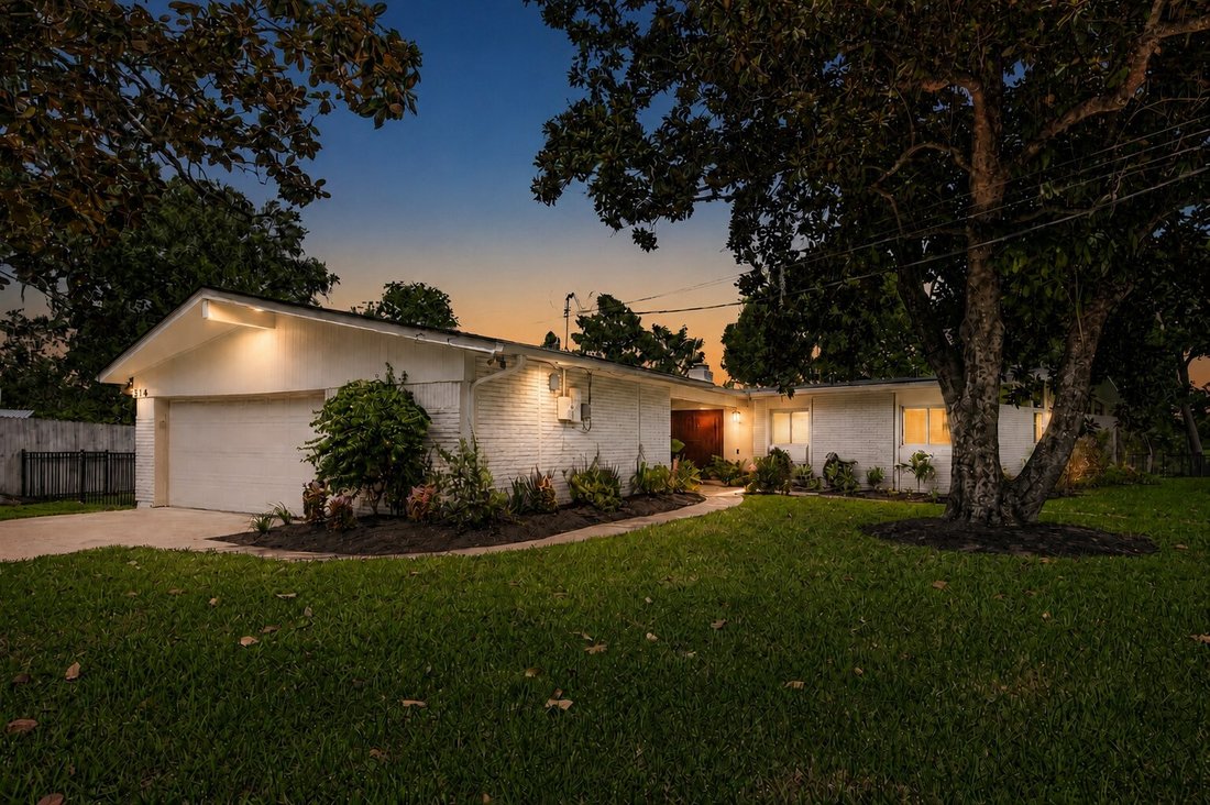 House in Friendswood, Texas, United States 3 - 18692733