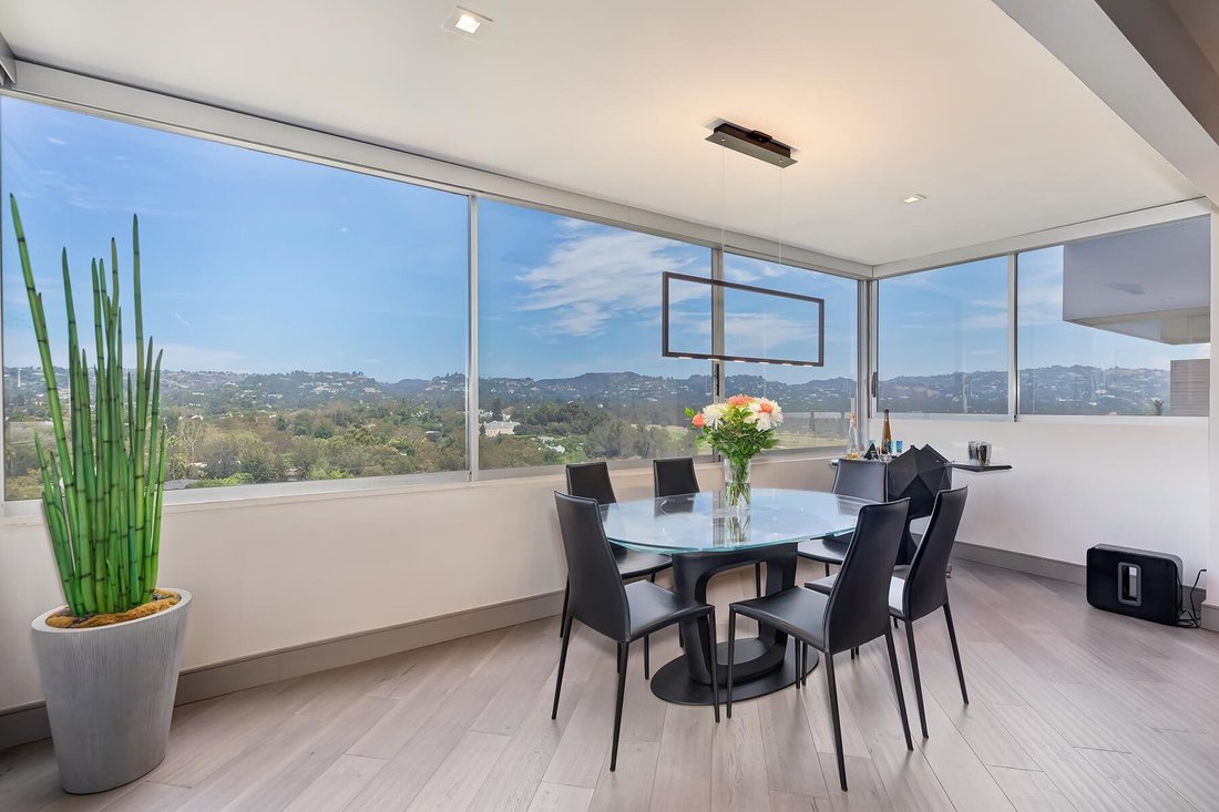 Condo in Los Angeles, California, United States 5 - 18692980