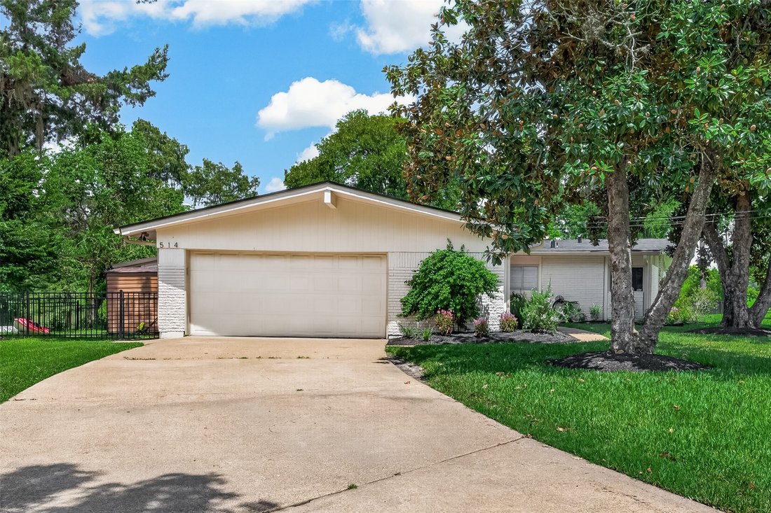 House in Friendswood, Texas, United States 4 - 18692733