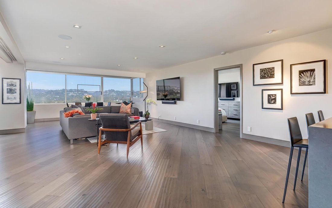 Condo in Los Angeles, California, United States 3 - 18692980