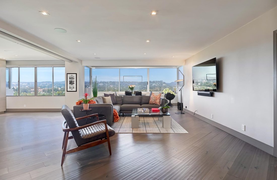 Condo in Los Angeles, California, United States 1 - 18692980