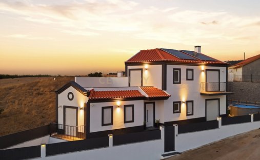Villa in Freiria, Lisbon, Portugal 1