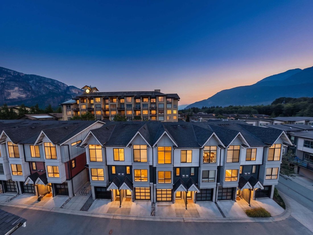 Townhouse in Squamish, British Columbia, Canada 2 - 18693158