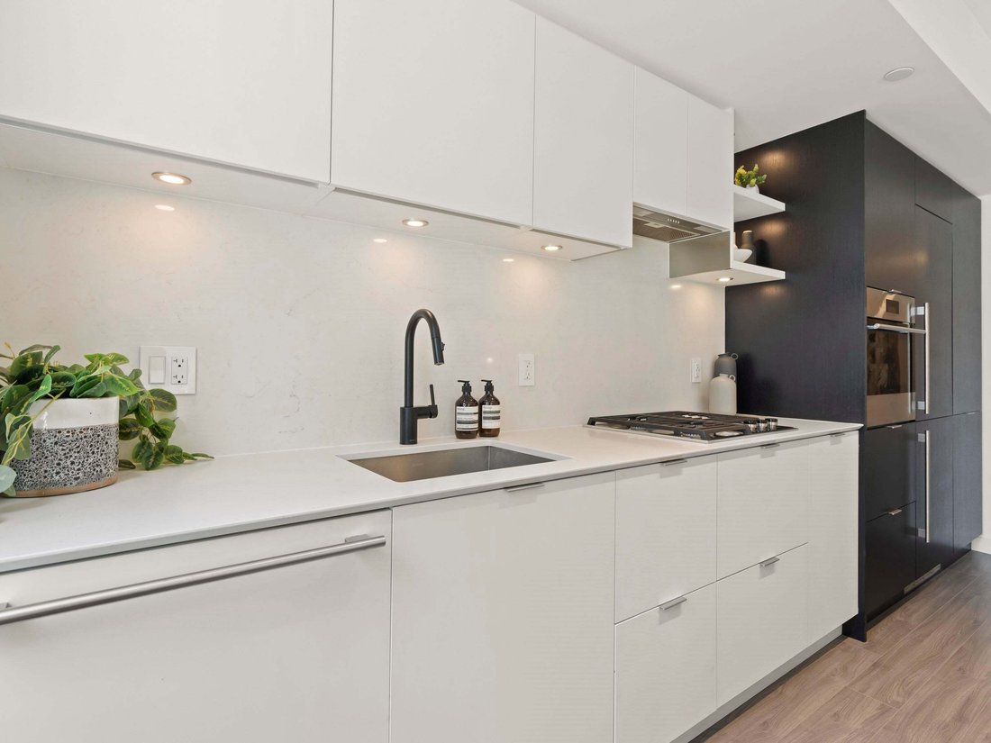 Condo in Vancouver, British Columbia, Canada 5 - 18693163