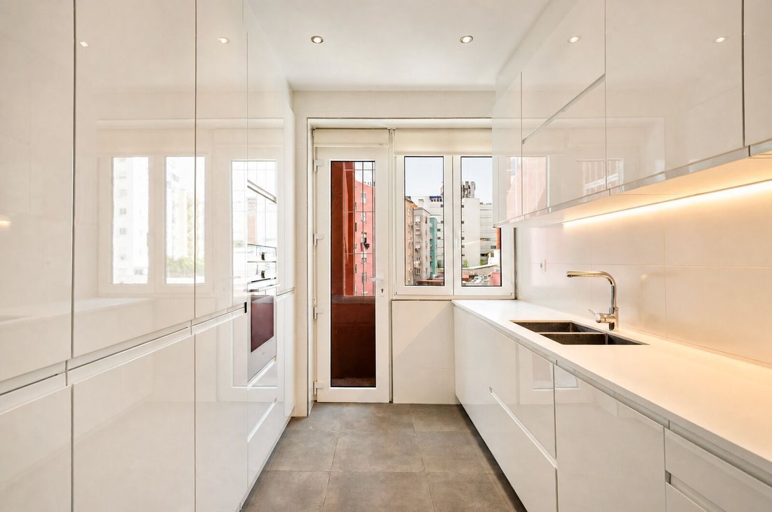 Apartment in Areeiro, Lisbon, Portugal 2 - 18693318