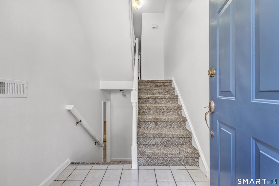 Condo in Trumbull, Connecticut, United States 2 - 18693135