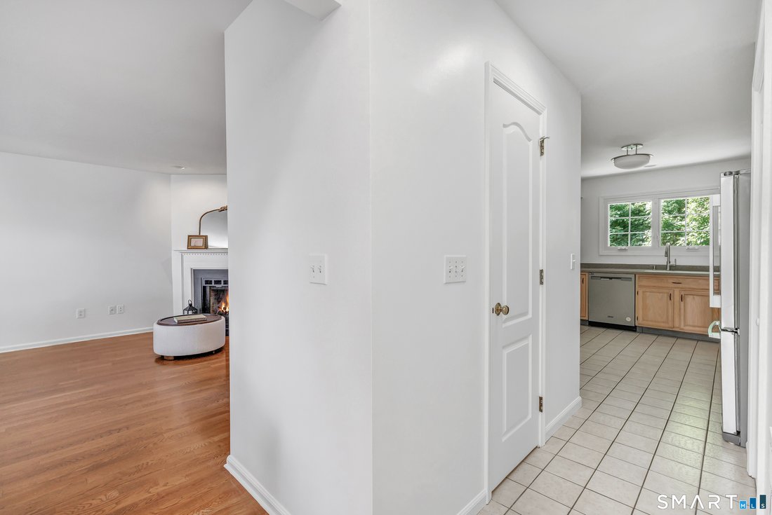 Condo in Trumbull, Connecticut, United States 3 - 18693135