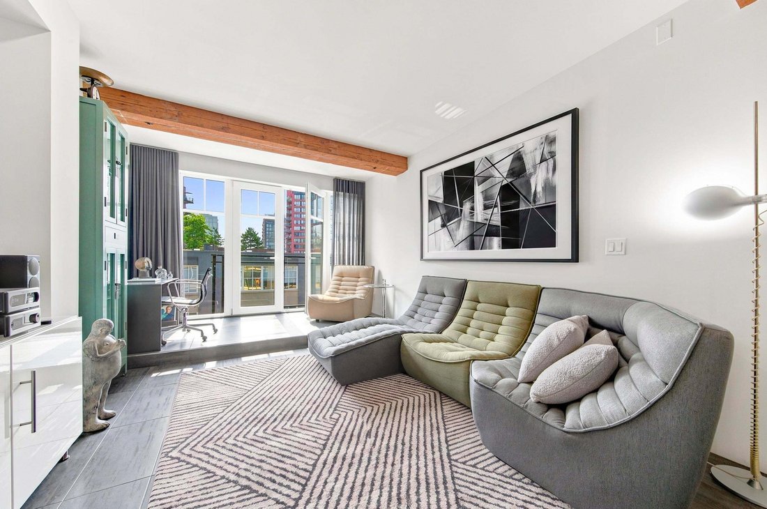 Condo in Vancouver, British Columbia, Canada 1 - 18693161