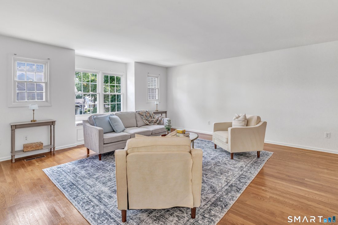 Condo in Trumbull, Connecticut, United States 5 - 18693135