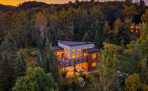 House in Val-des-Monts, Quebec, Canada 1