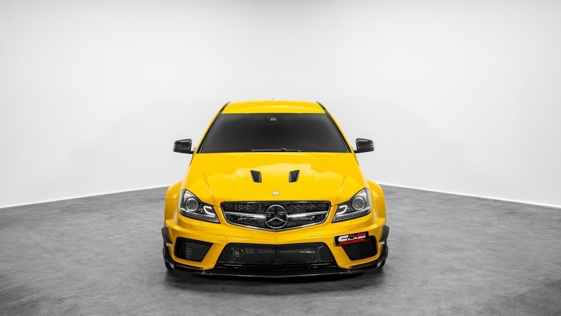 Coupe in Dubai, United Arab Emirates 3 - 18693265