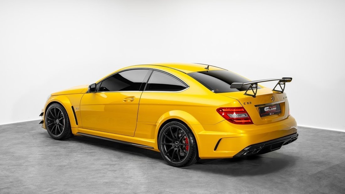 Coupe in Dubai, United Arab Emirates 2 - 18693265