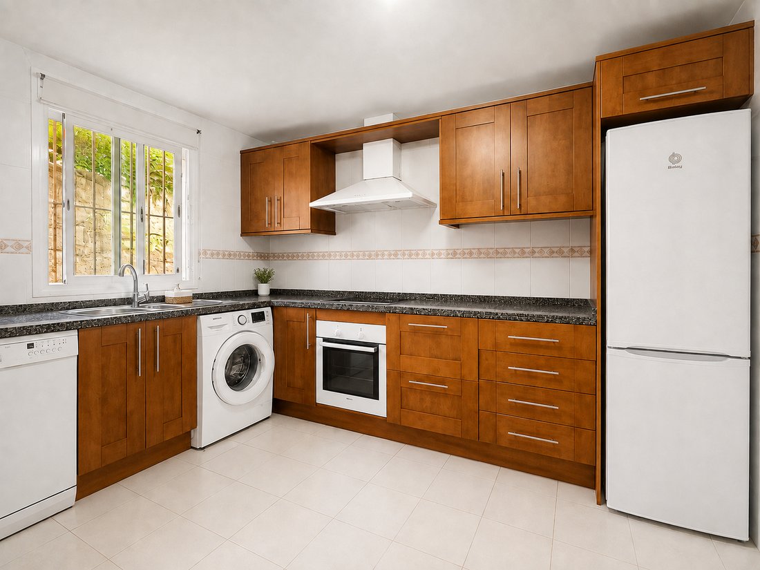 Townhouse in Buenas Noches, Estepona, Spain 5 - 18693276
