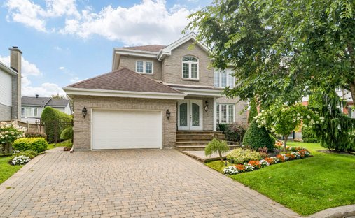 House in Kirkland, Quebec, Canada 1