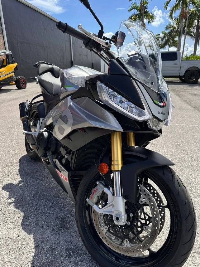 Hialeah Gardens, FL, United States 3 - 18693673