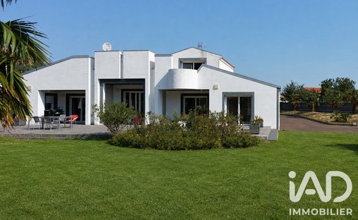 House in Saint-Reverend, Pays de la Loire, France 1