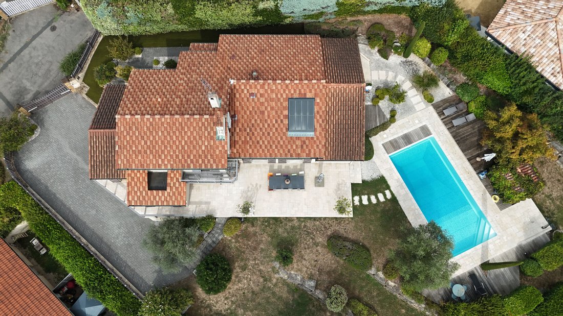 Villa in Montanay, Auvergne-Rhône-Alpes, France 1 - 18693817