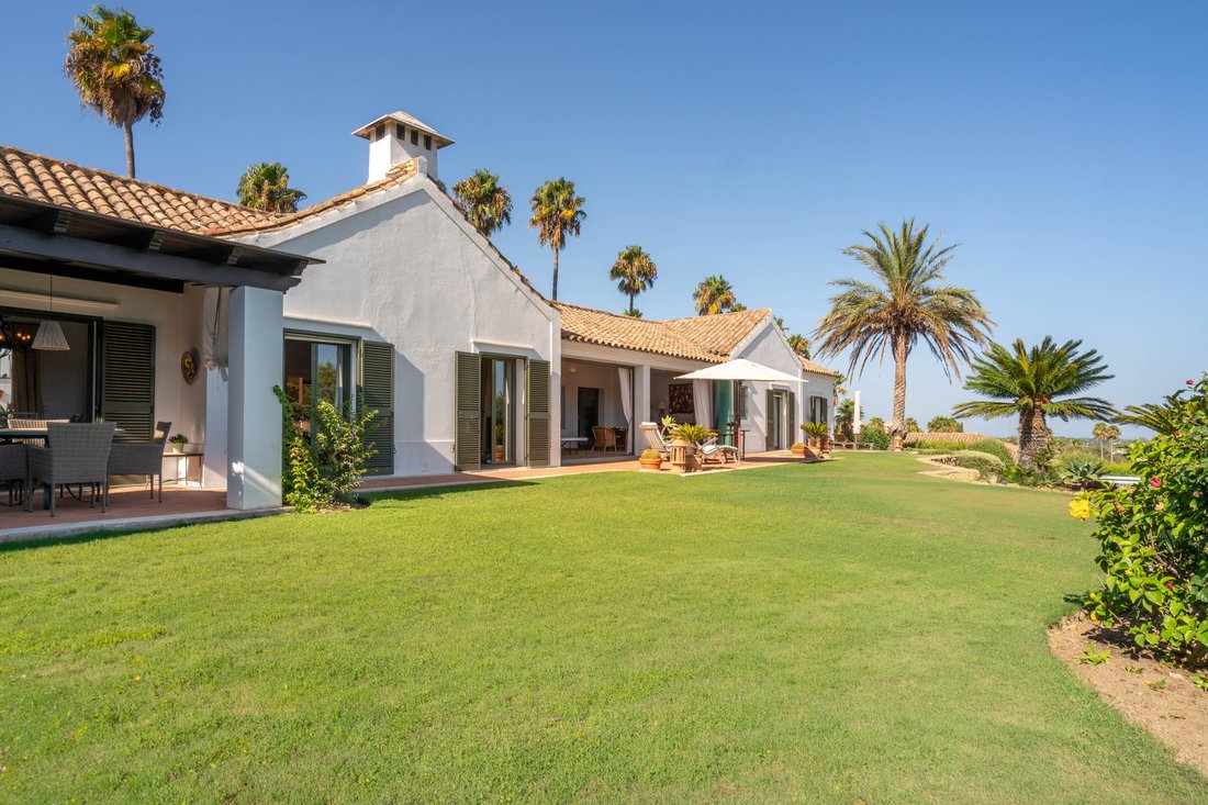 Villa in Sotogrande, San Roque, Andalusia 2 - 18693398