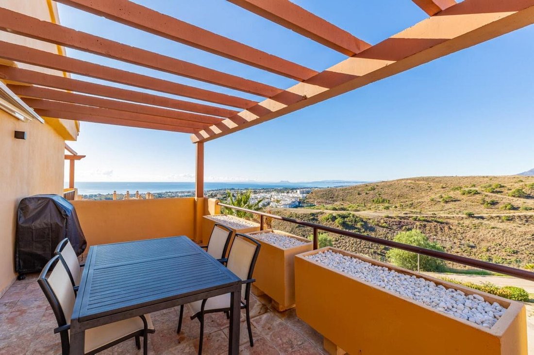 Penthouse in El Paraíso, Benahavis, Spain 4 - 18693933