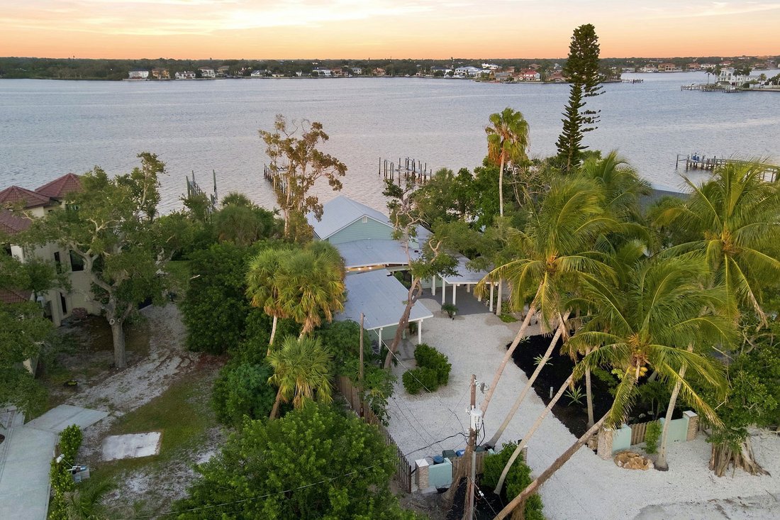 Siesta Key, Florida, United States 2 - 18694075