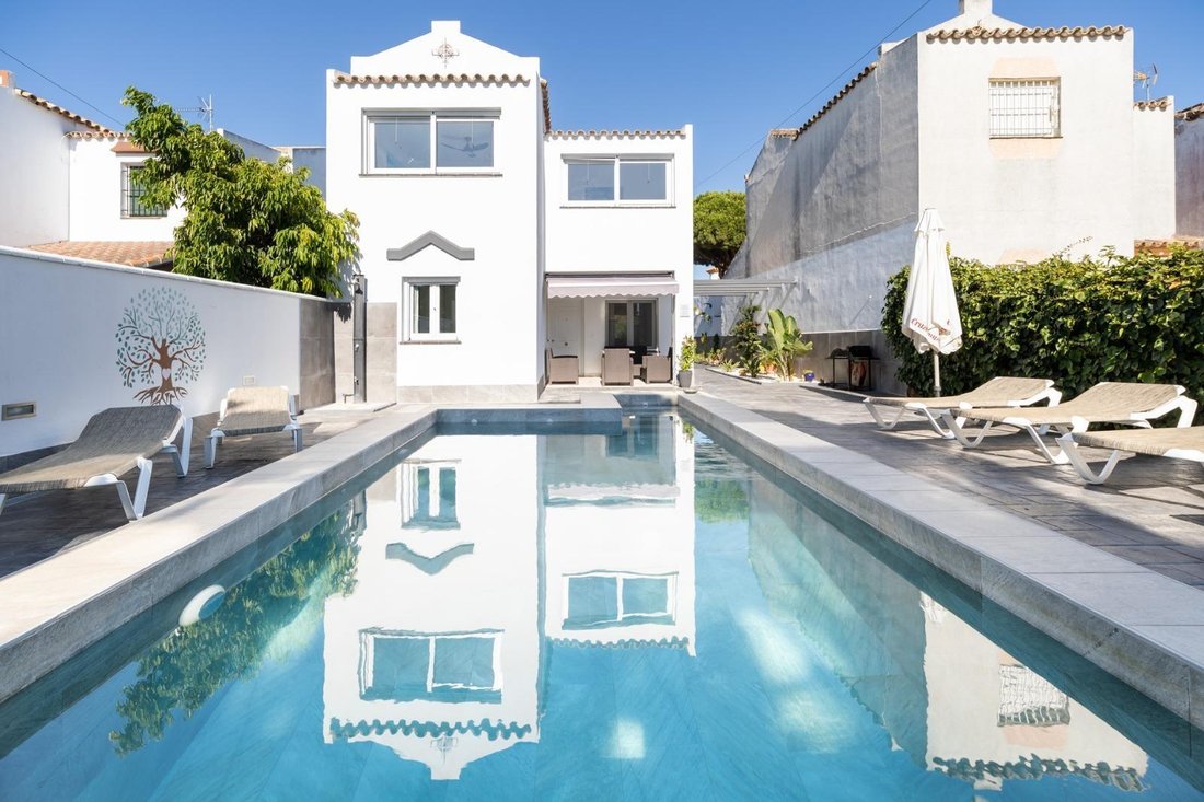 Chalet in Chiclana de la Frontera, Andalusia, Spain 3 - 18694003