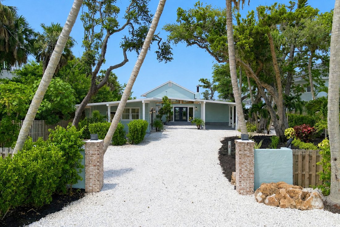 Siesta Key, Florida, United States 1 - 18694075