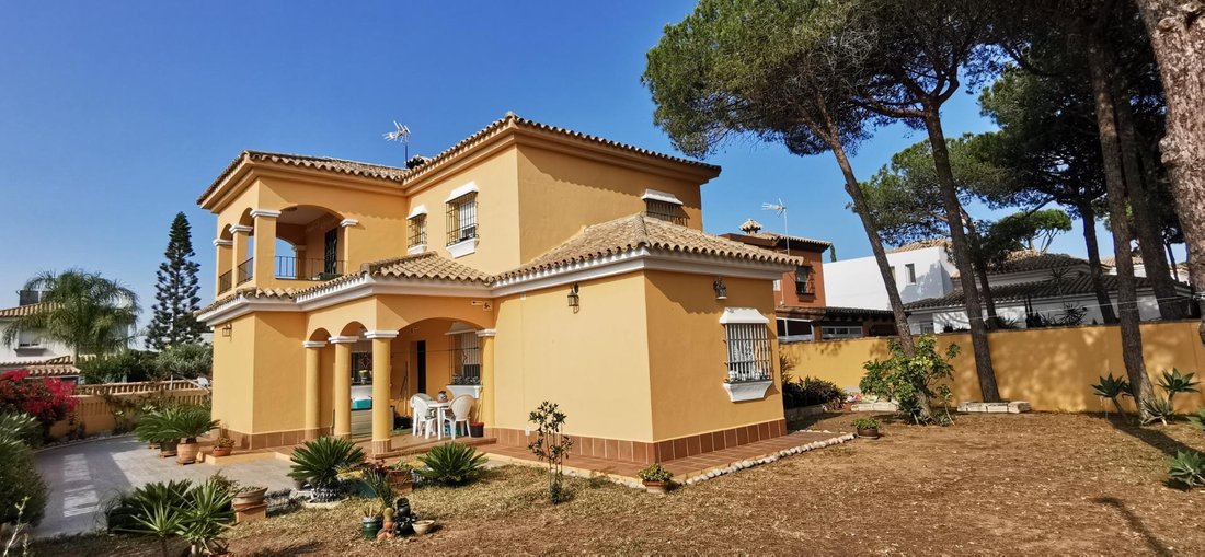Chalet in Chiclana de la Frontera, Andalusia, Spain 2 - 18694028