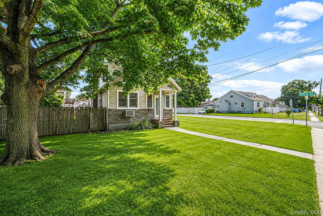 House in Lindenhurst, New York, United States 3 - 18694103