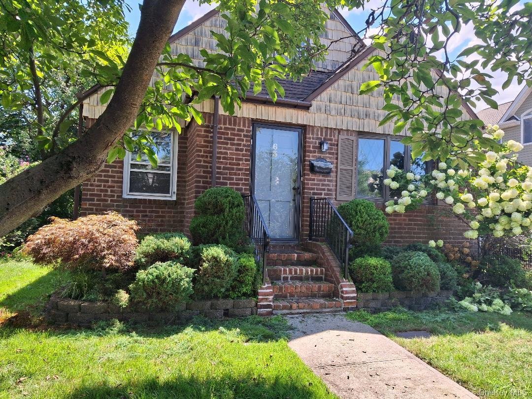 House in Elmont, New York, United States 1 - 18694093