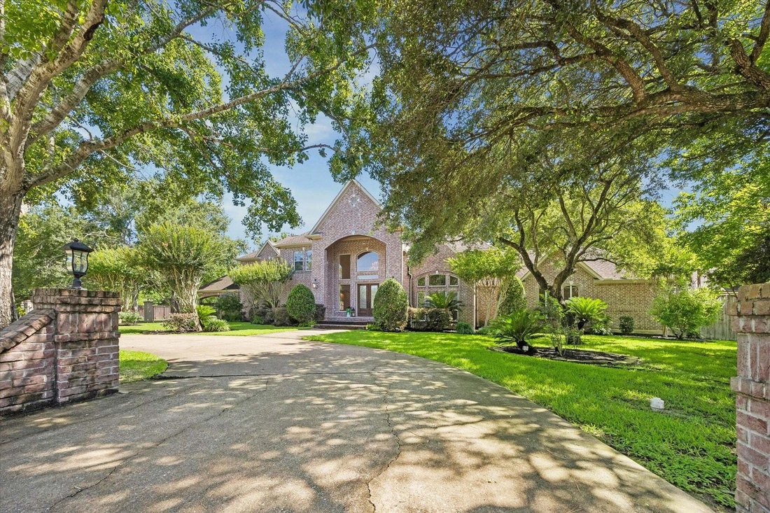 House in Friendswood, Texas, United States 3 - 18694109