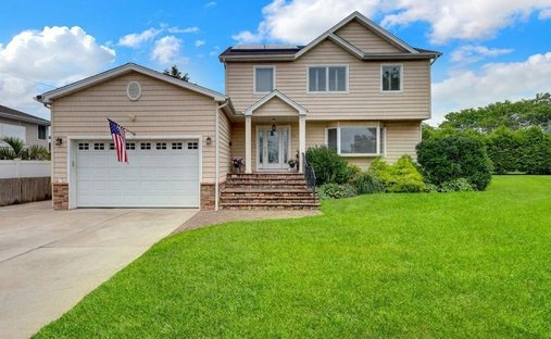 House in Massapequa, New York, United States 1