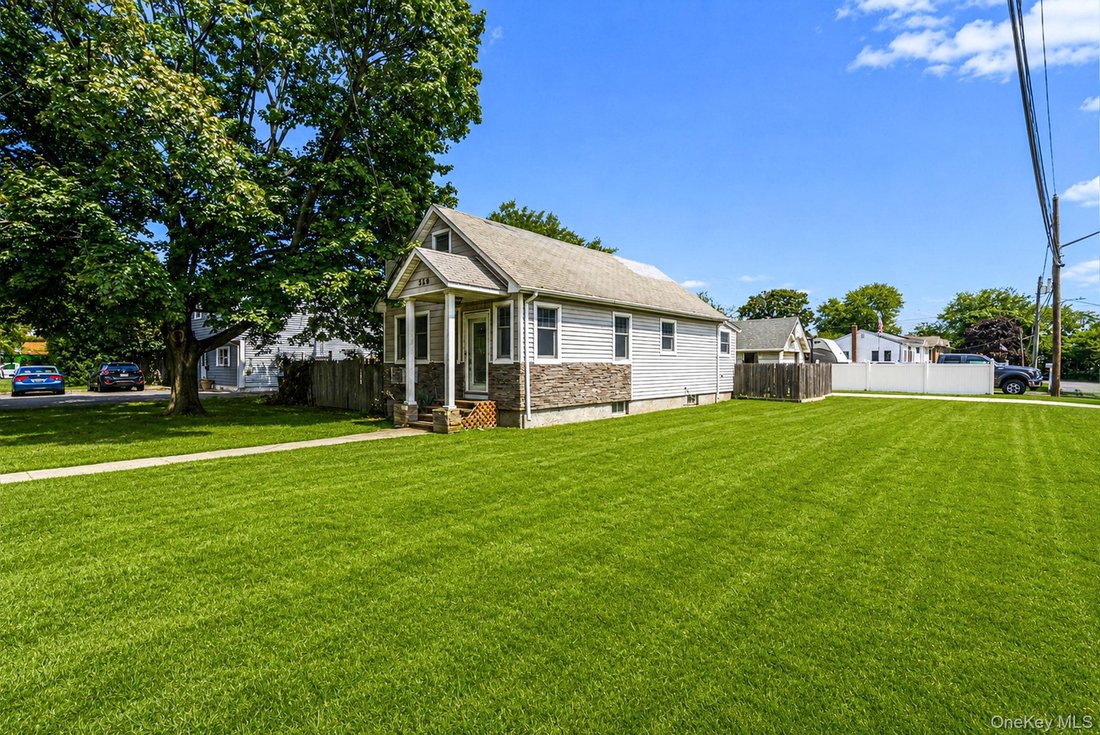 House in Lindenhurst, New York, United States 2 - 18694103