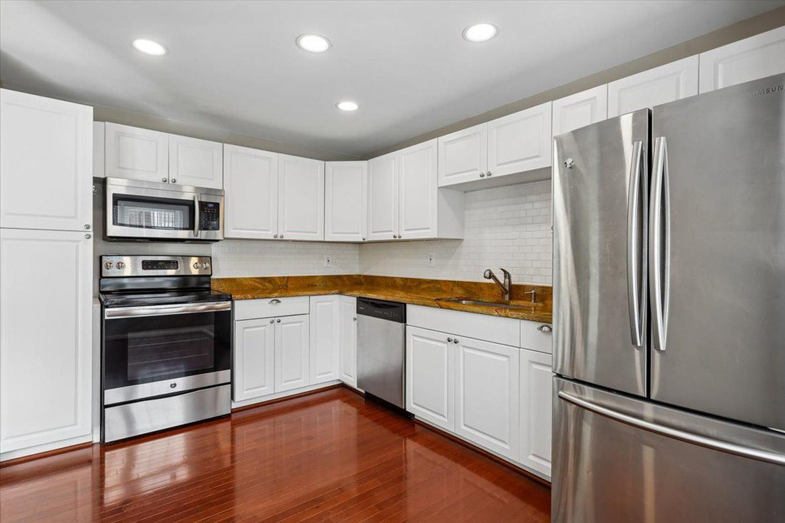 Townhouse in Oakton, Virginia, United States 5 - 18694155