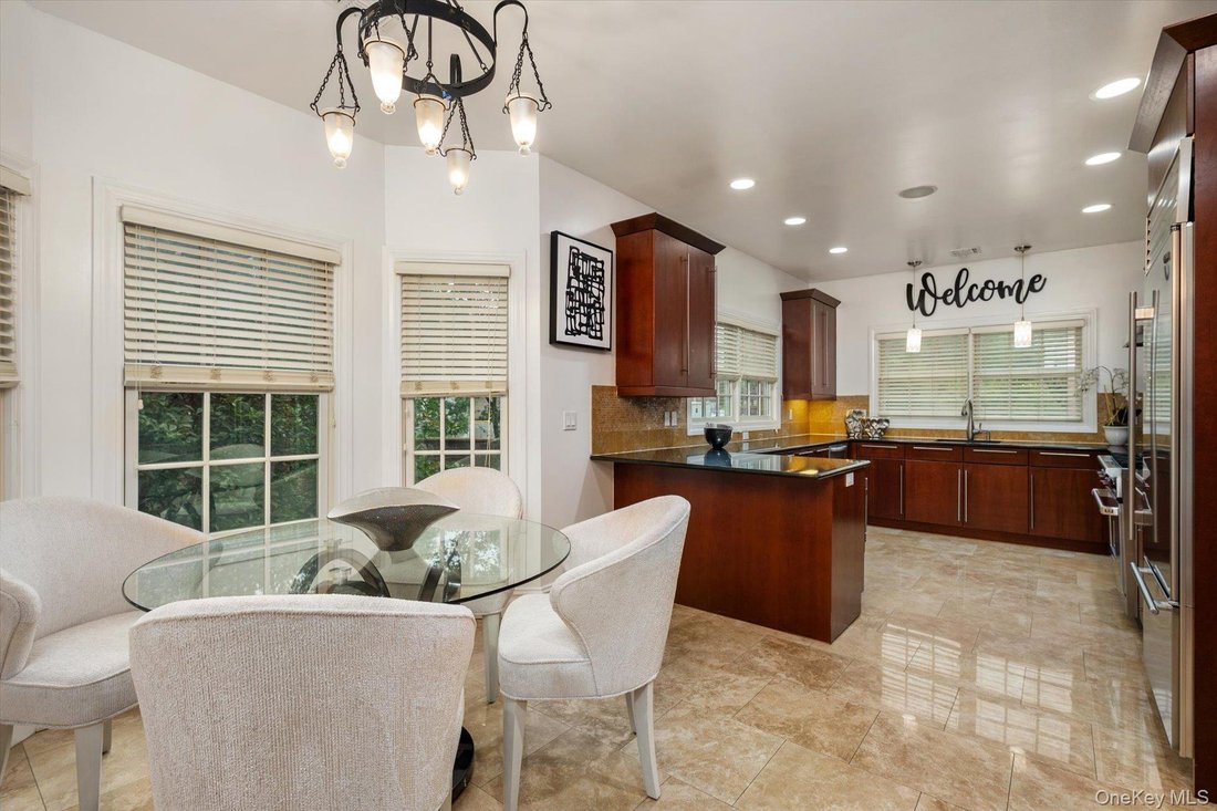 Condo in Woodbury, New York, United States 4 - 18694216